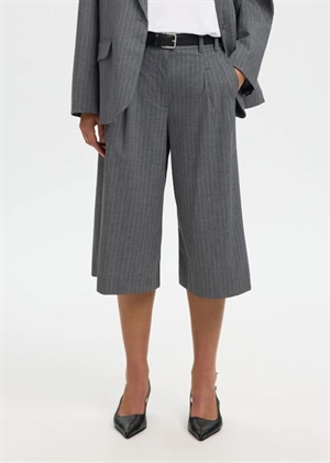 Tonia hw long shorts Cool Grey Stripes/Pinstripe Selected Femme 